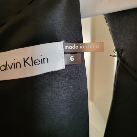 Elegant Black Calvin Klein Evening Gown - Picture 6 of 8